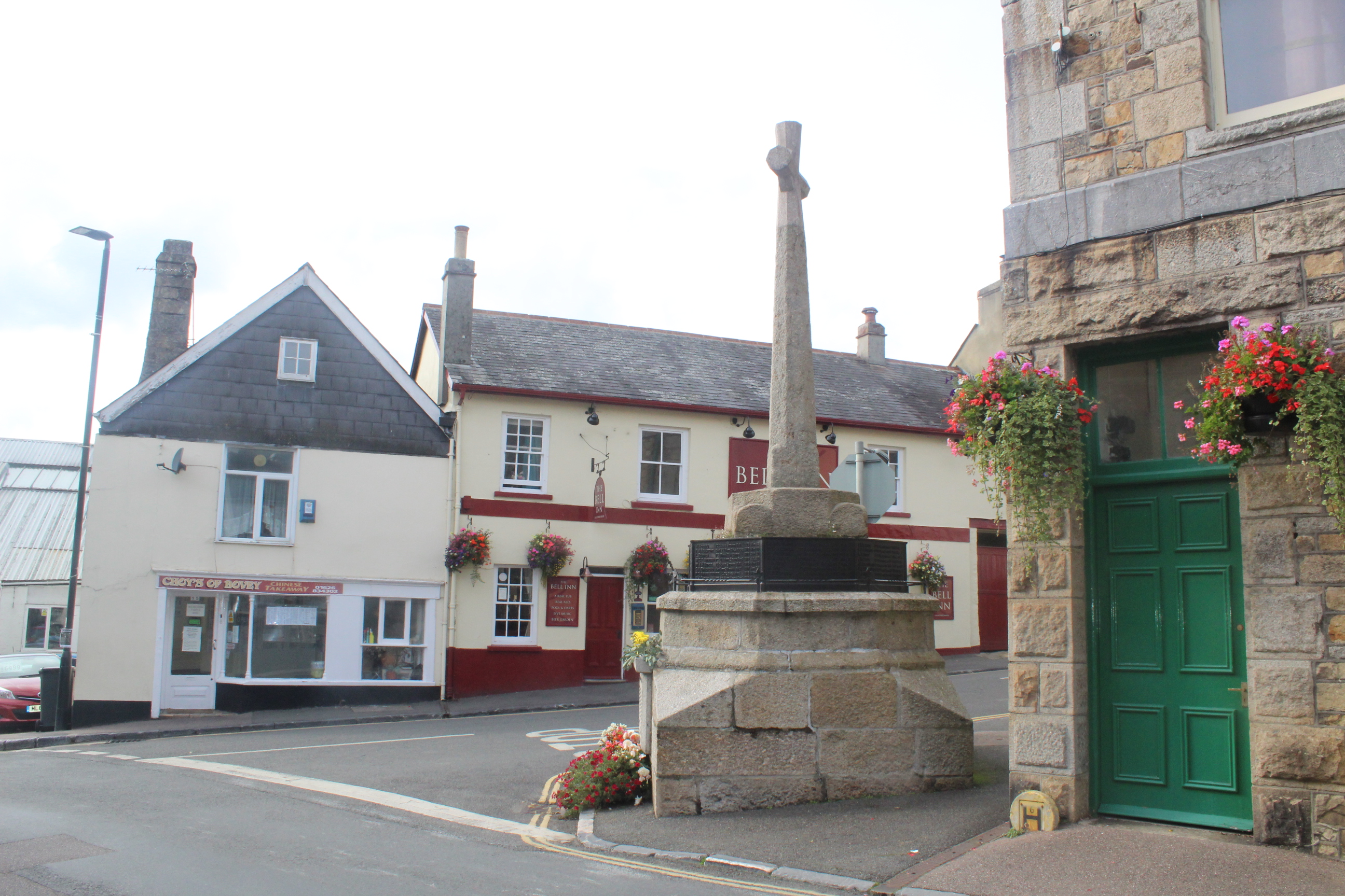 BOVEY TRACEY CROSS War Memorials Online